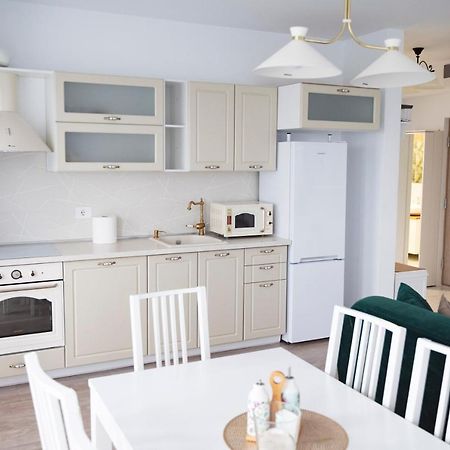 Elis Apartment By Oasis Homes Oradea Buitenkant foto