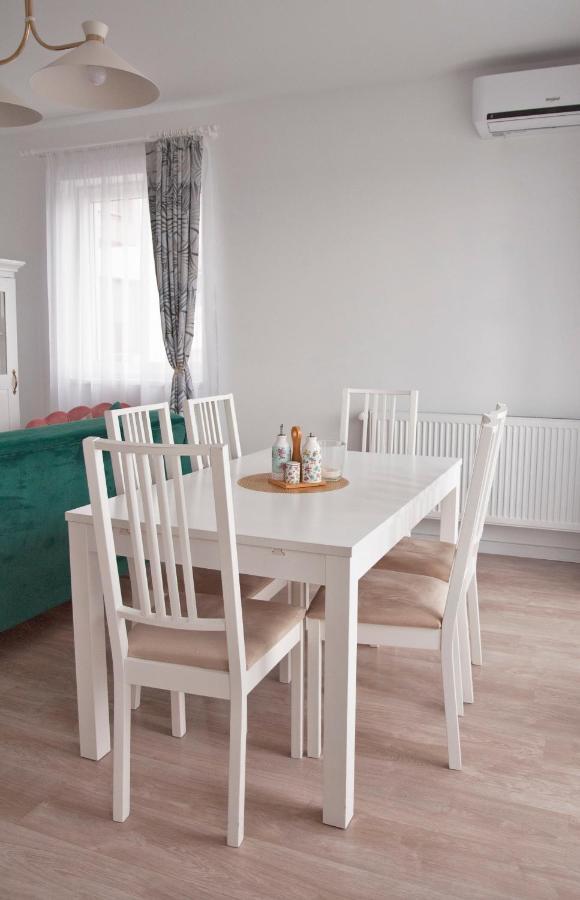 Elis Apartment By Oasis Homes Oradea Buitenkant foto