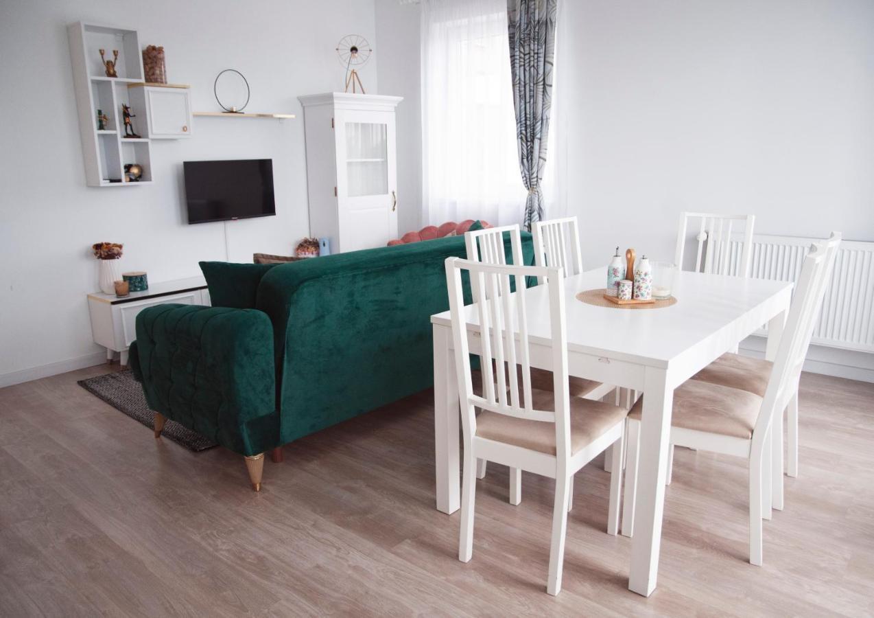 Elis Apartment By Oasis Homes Oradea Buitenkant foto
