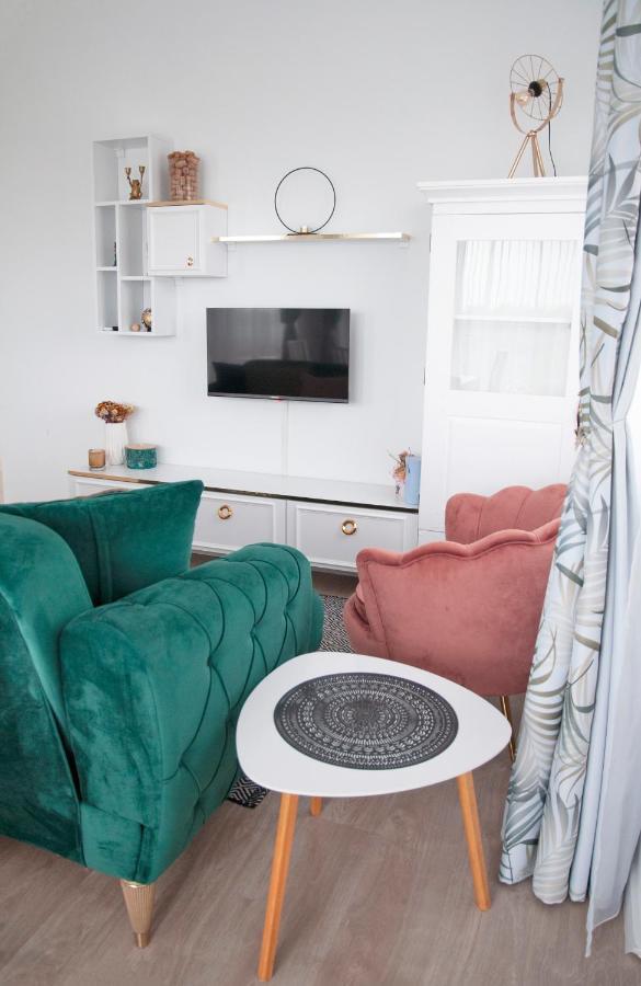 Elis Apartment By Oasis Homes Oradea Buitenkant foto